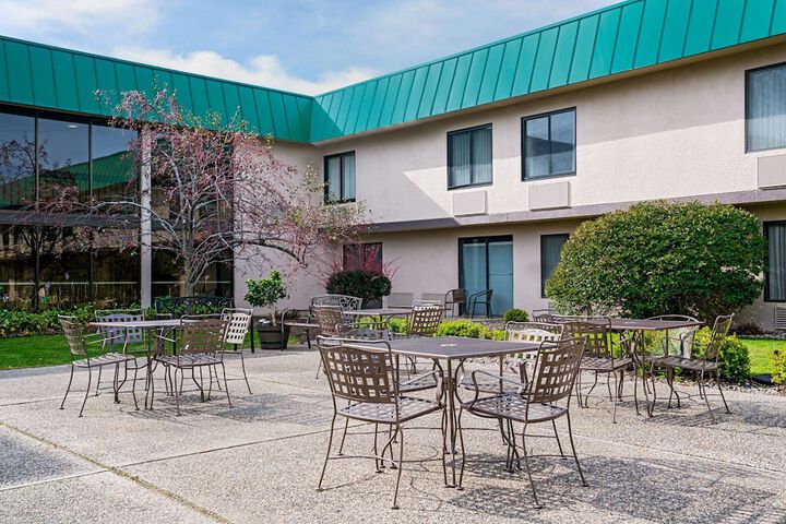 Ramada Hotel & Conference Center by Wyndham Plymouth