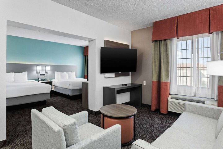 Room 32 of 53