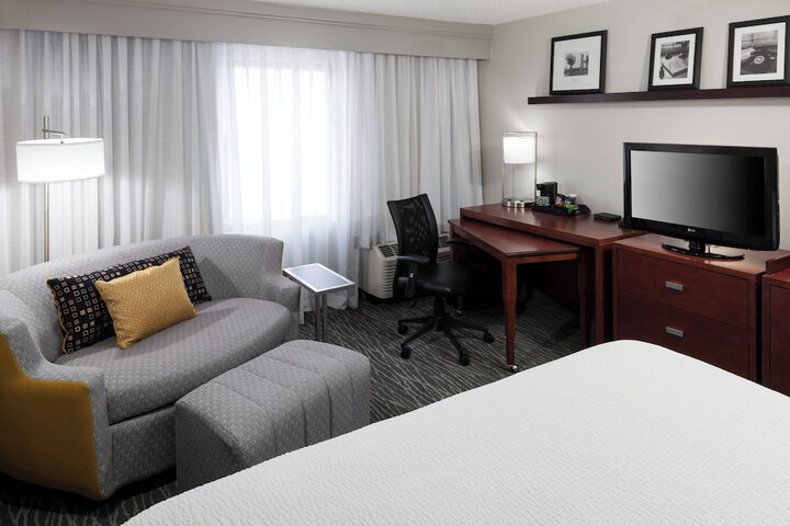 Room 32 of 54
