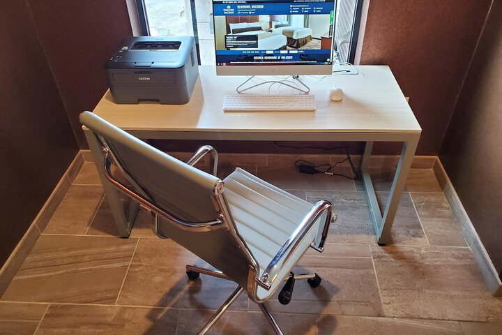 Business Center 41 of 41