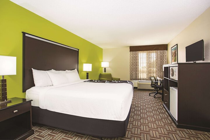 Room 21 of 38