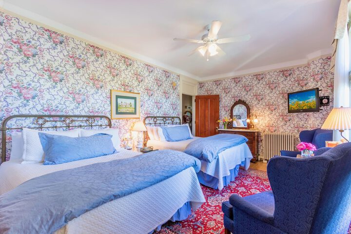 Room 152 of 275