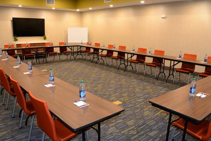 Holiday Inn Express & Suites Pittsburgh - Monroeville by IHG
