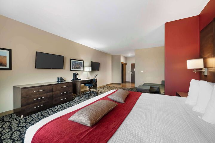 Best Western Plus Lakeview Hotel