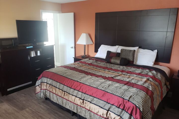 Room 6 of 10