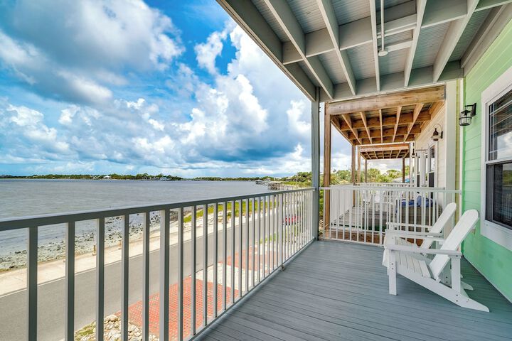Steps to Beach: Waterfront Cedar Key Home!