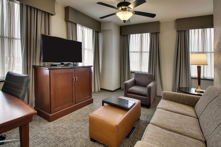 Room 43 of 168