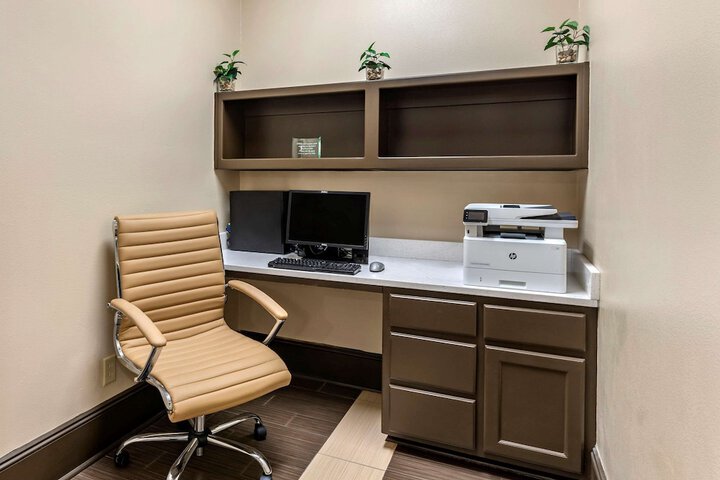 Business Center 28 of 28