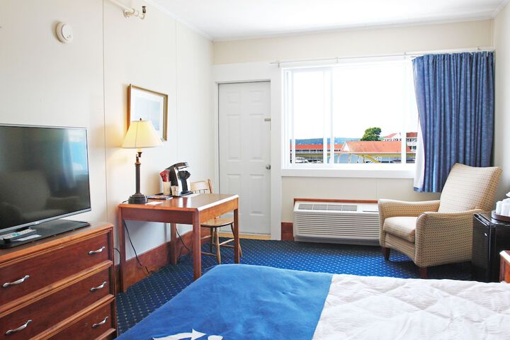 Room 44 of 247
