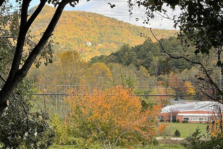 Mountain Aire Cottages Inn & Glamping