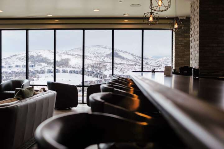 Lounge 107 of 123