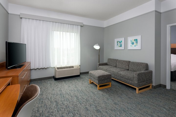 Room 28 of 69