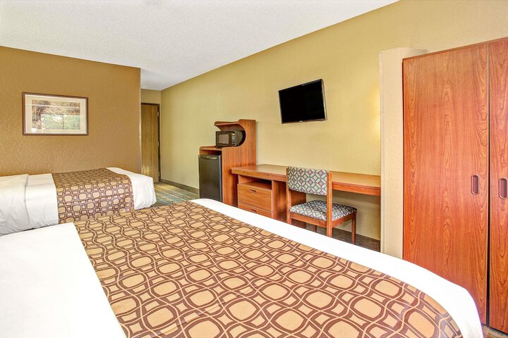 Room 10 of 18