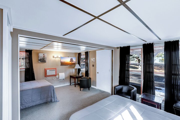 Room 6 of 18