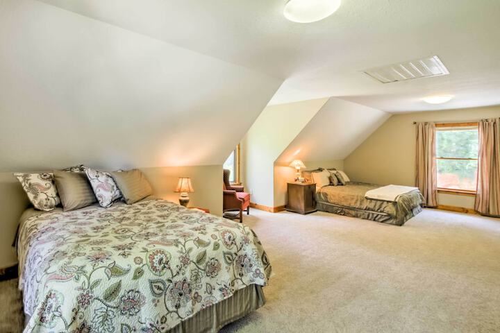 Tryon House w / Hot Tub - Near Equestrian Centers!