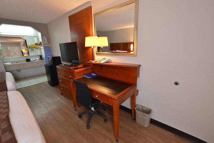 Room 16 of 33