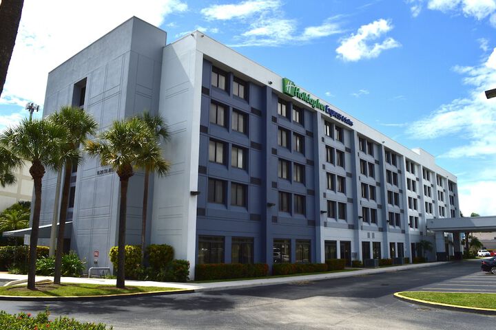 Holiday Inn Express & Suites Miami - Hialeah by IHG