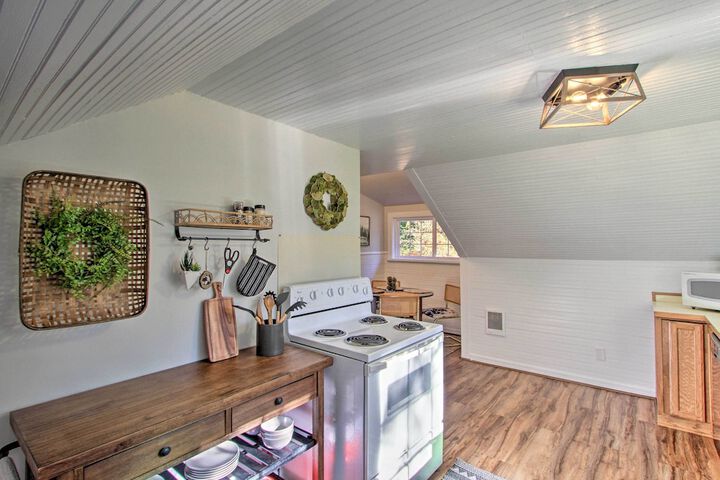Owls Nest Studio w / Hot Tub: Hike Nearby!