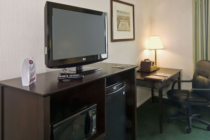 Meadowlands Plaza Hotel