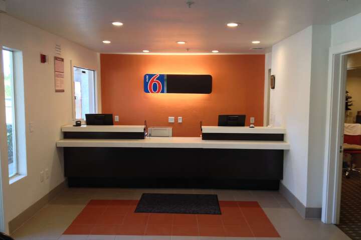 Motel 6 Grand Prairie TX - Near Six Flags Drive