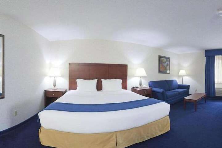 Room 16 of 37