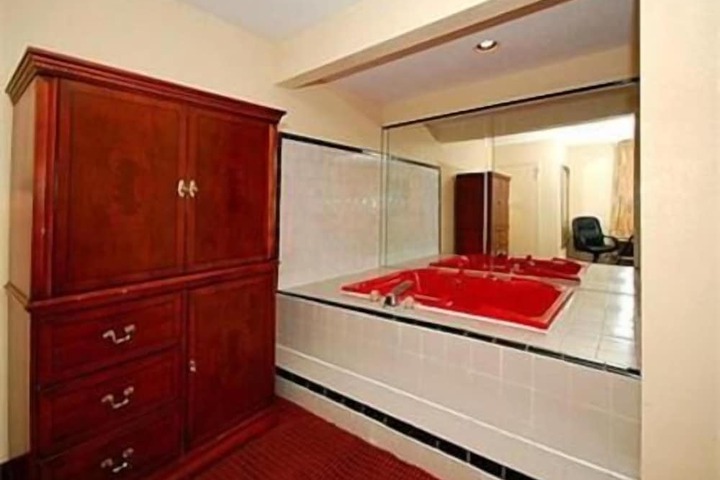 Room 28 of 34