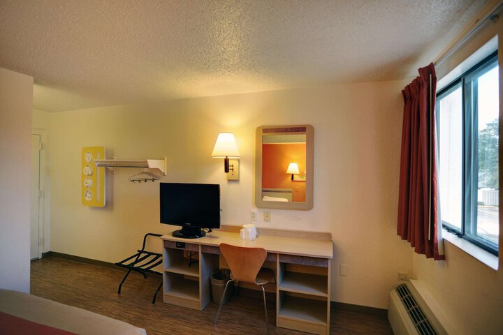 Motel 6 Council Bluffs IA - Omaha East