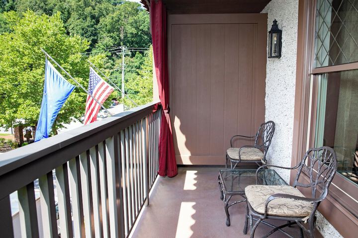 Grand Bohemian Lodge Asheville Autograph Collection