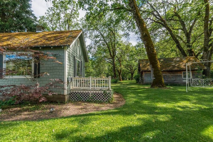 Romantic Rogue River Cottage Near Del Rio Winery