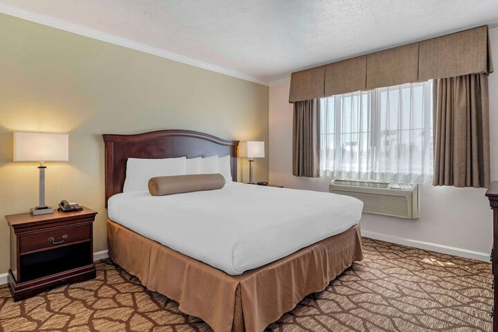 Room 20 of 33