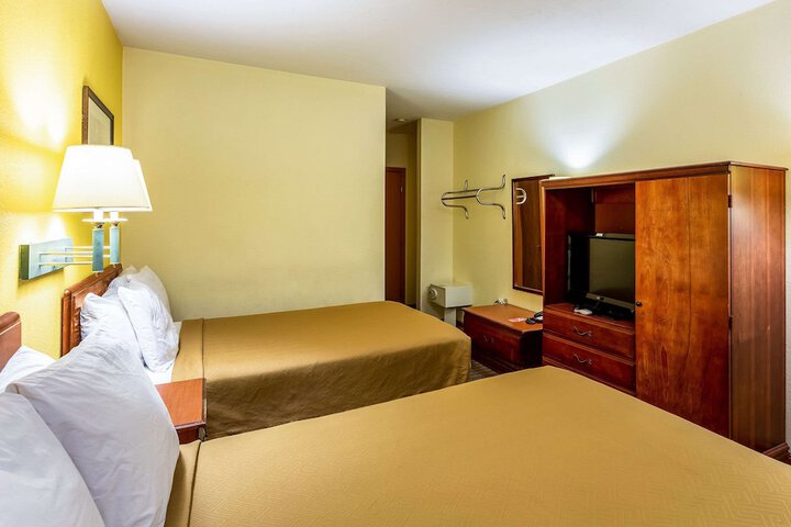 Room 10 of 25
