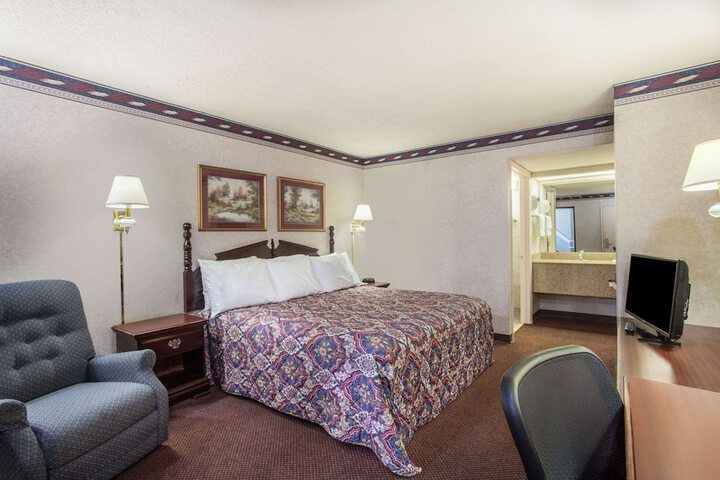 Room 17 of 25