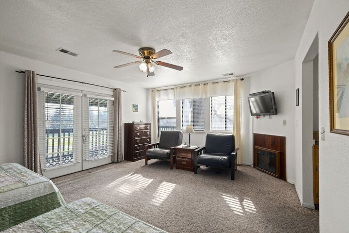 Room 10 of 26