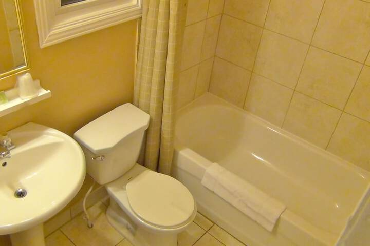 Room 5 of 12