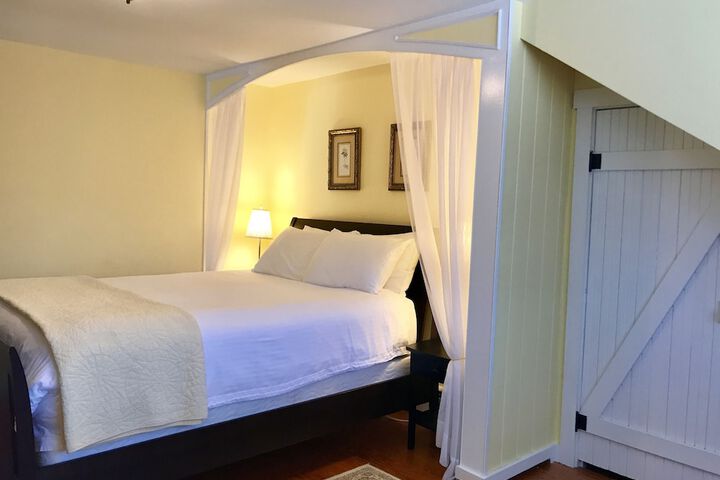 Room 8 of 62