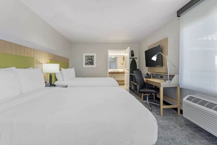 Room 43 of 59