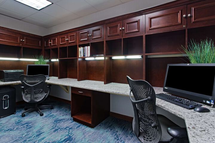 Business Center 32 of 32
