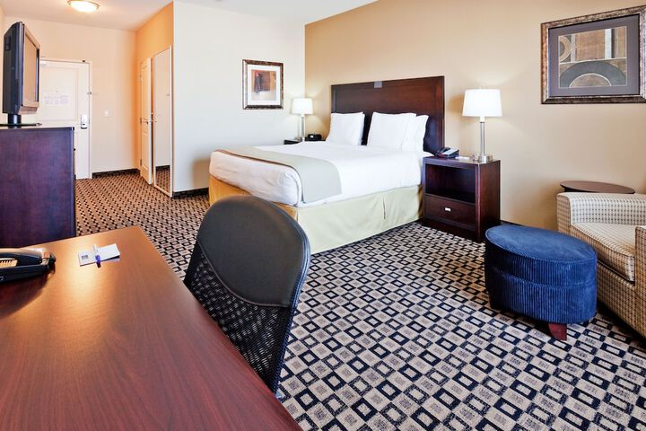 Holiday Inn Express Hotel & Suites Clovis by IHG