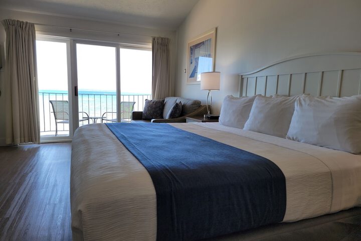 Pointes North Beachfront Hotel – 2 Person Spa Tub Studios
