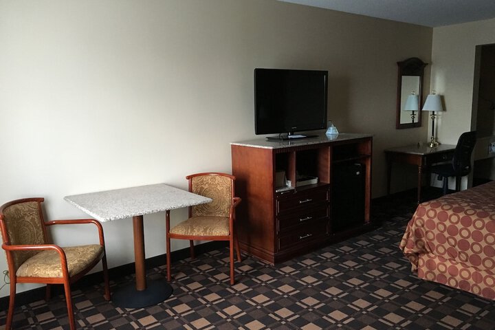 Cabot Inn & Suites