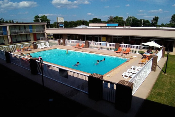 RIVER ROCK INN