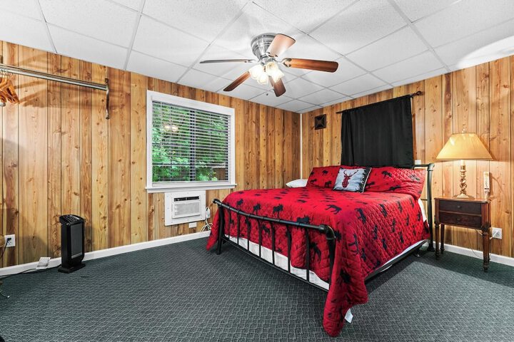 Room 12 of 100