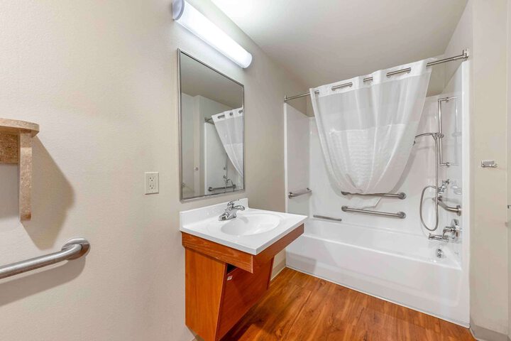 Room 10 of 26
