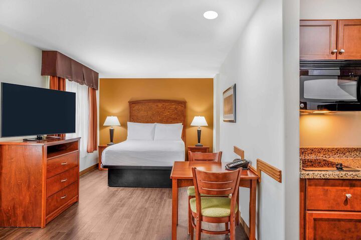 Days Inn & Suites by Wyndham Sherwood Park Edmonton