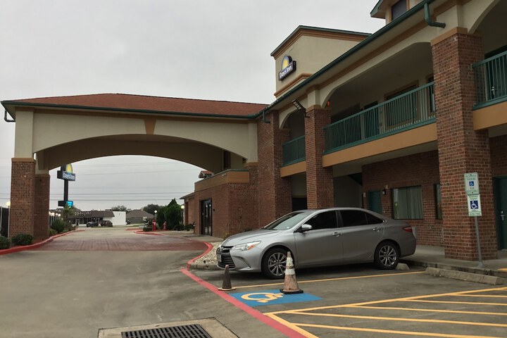 Days Inn by Wyndham Baytown East