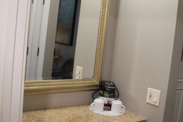 Room 21 of 34