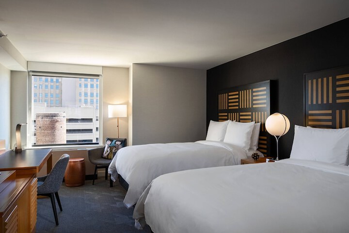 Renaissance Des Moines Savery Hotel