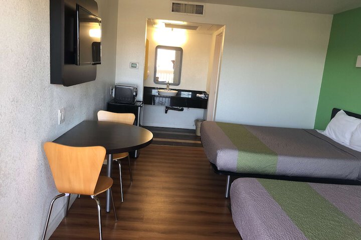 Room 33 of 46