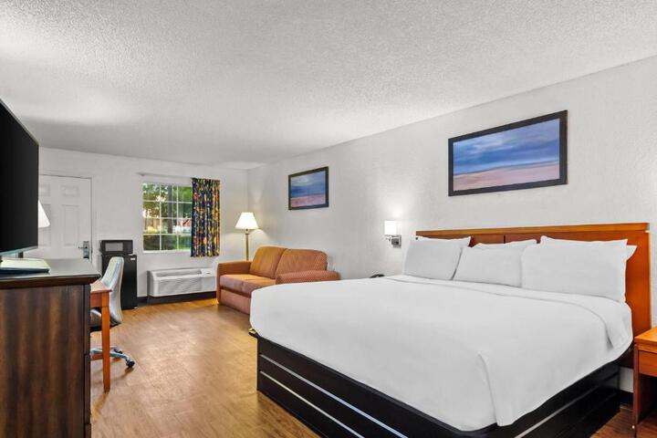 Travelodge Suites by Wyndham MacClenny