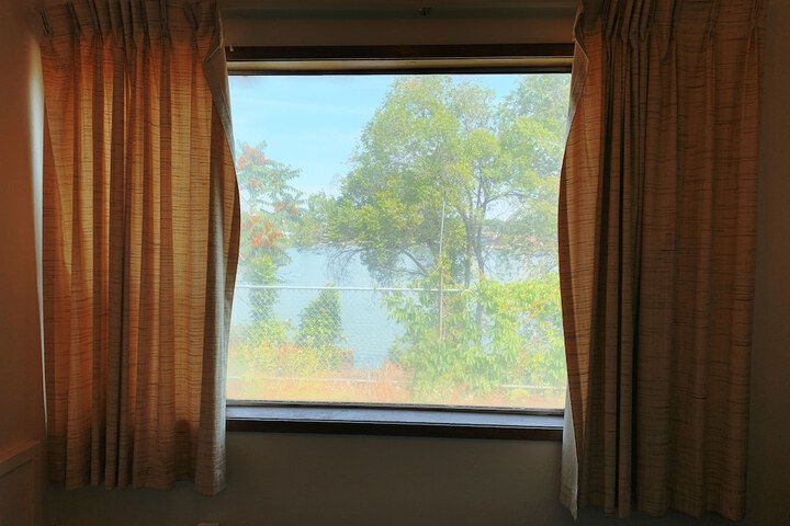 Room 11 of 32